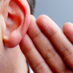 فقدان السمع: الأسباب والعلاج وأثره على الحياة فقدان السمع: الأسباب والعلاج وأثره على الحياة